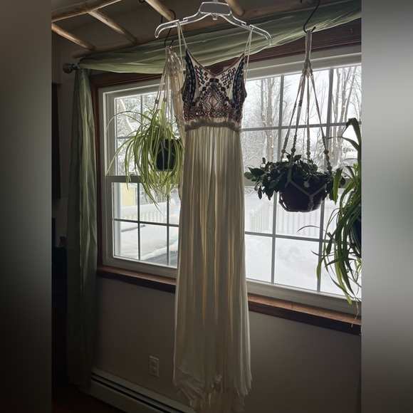 Raga Bohemian dress, size medium, long, flowing, sexy with opened back. - Picture 4 of 4